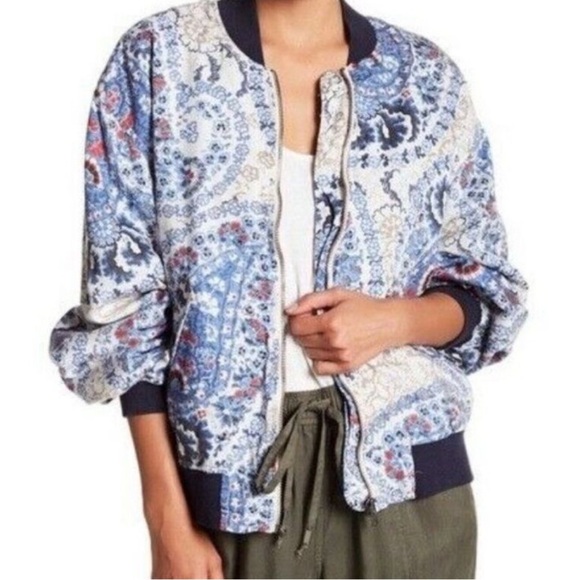 FREE PEOPLE FLORAL PAISLEY BOMBER STYLE JACKET!! Adorable! M - Picture 3 of 7